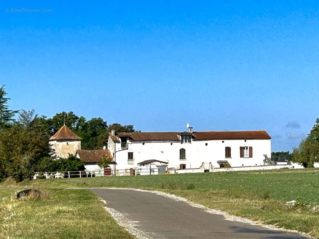 Maison à VILLEBOIS-LAVALETTE