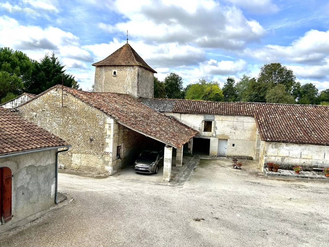 Maison à VILLEBOIS-LAVALETTE