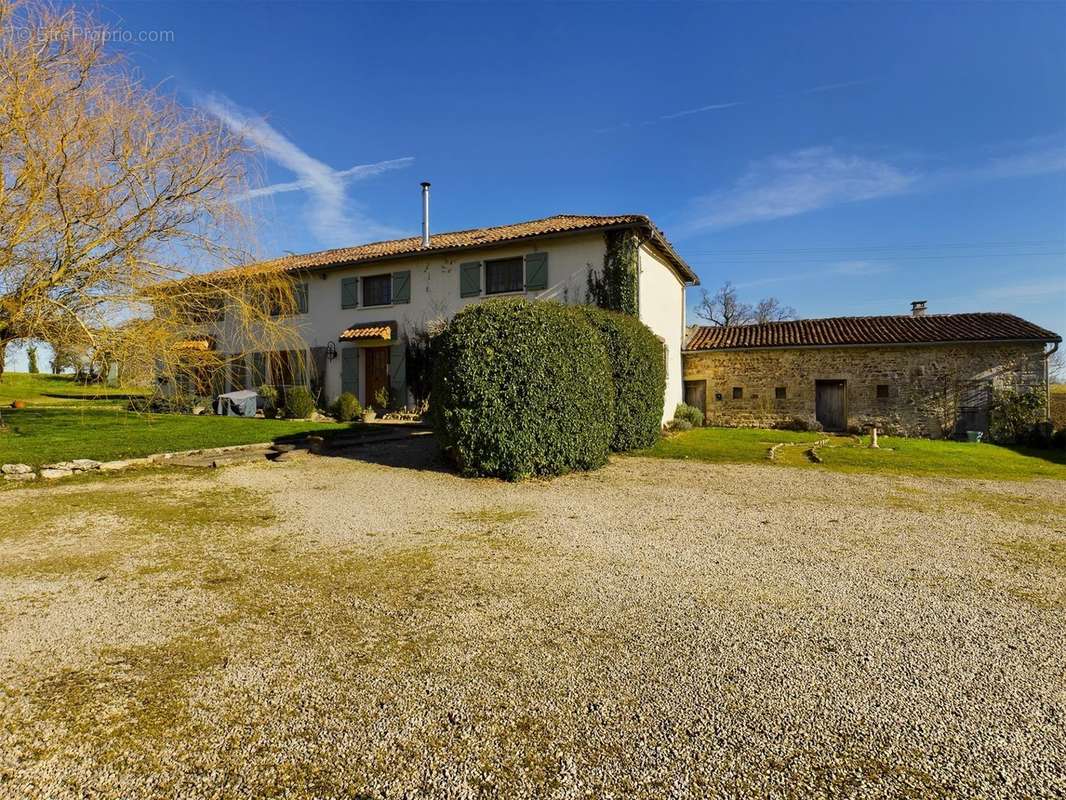 Maison à CHARROUX