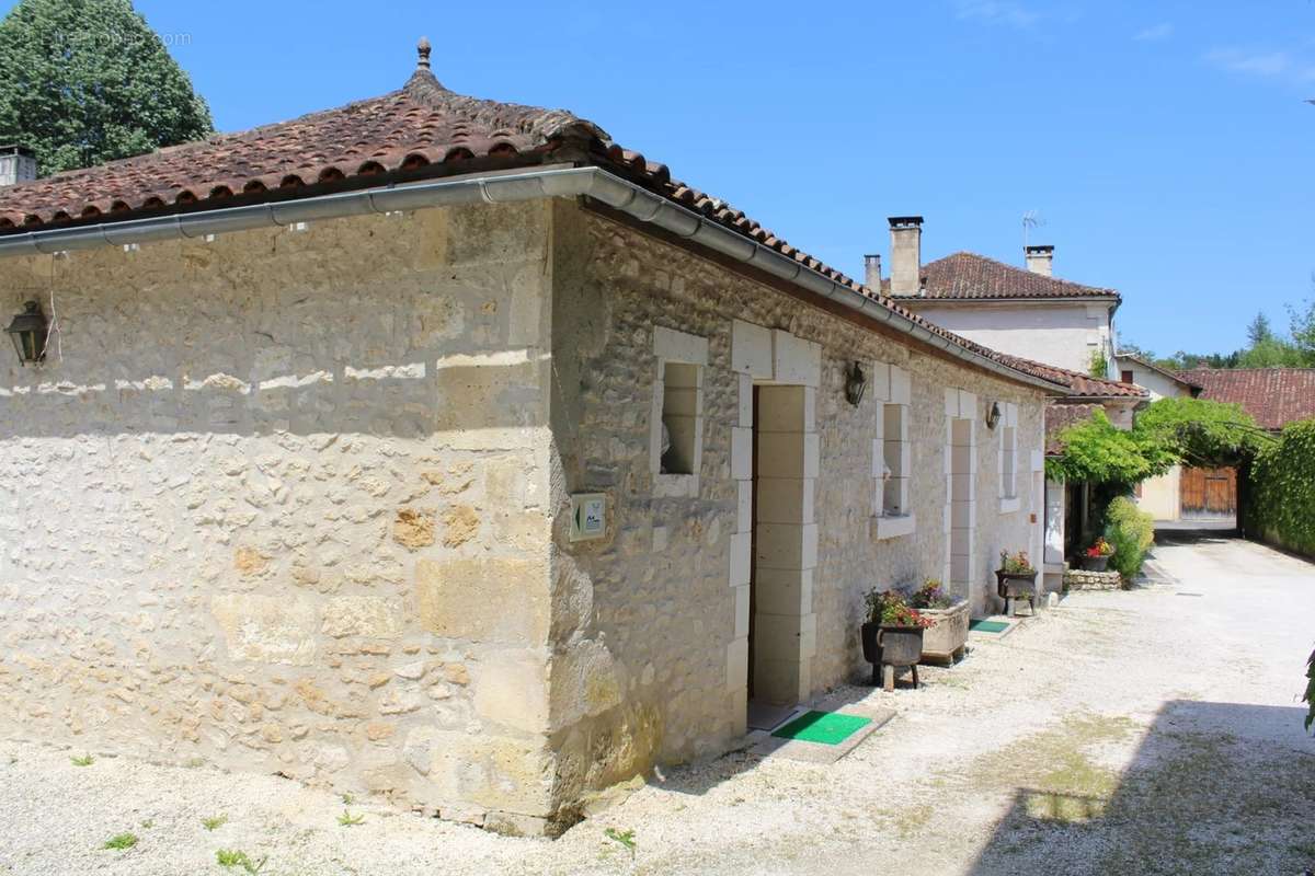 Maison à BOURDEILLES