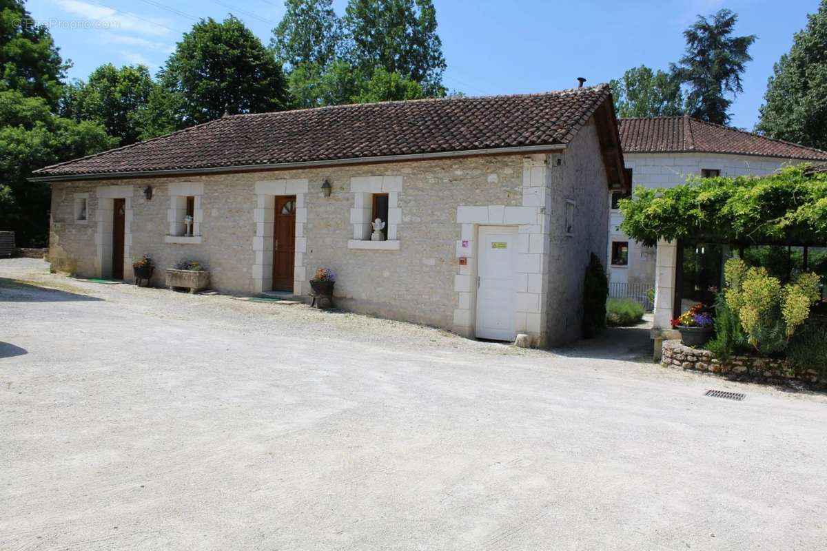 Maison à BOURDEILLES