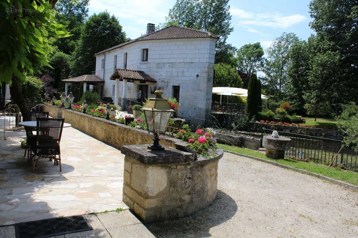 Maison à BOURDEILLES