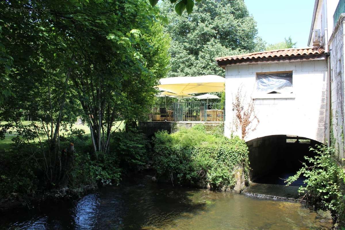 Maison à BOURDEILLES