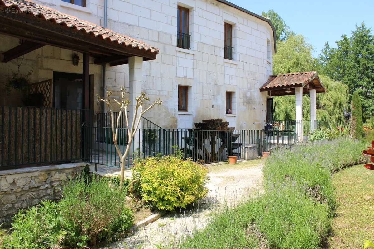 Maison à BOURDEILLES