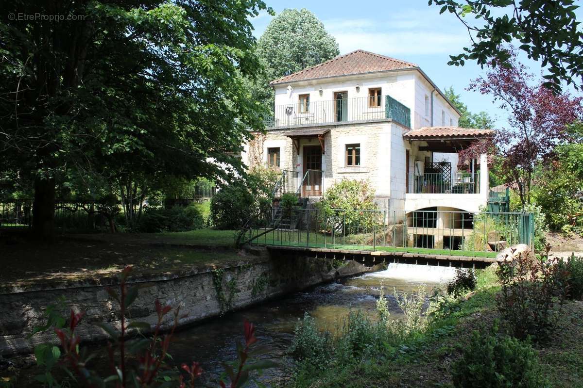 Maison à BOURDEILLES