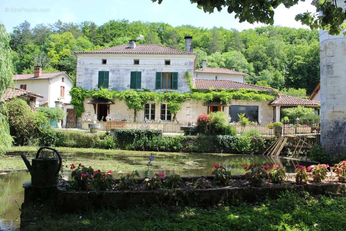 Maison à BOURDEILLES