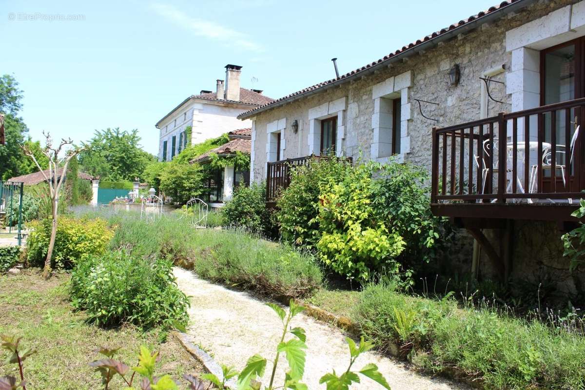 Maison à BOURDEILLES