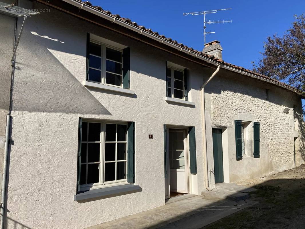 Maison à AUBETERRE-SUR-DRONNE