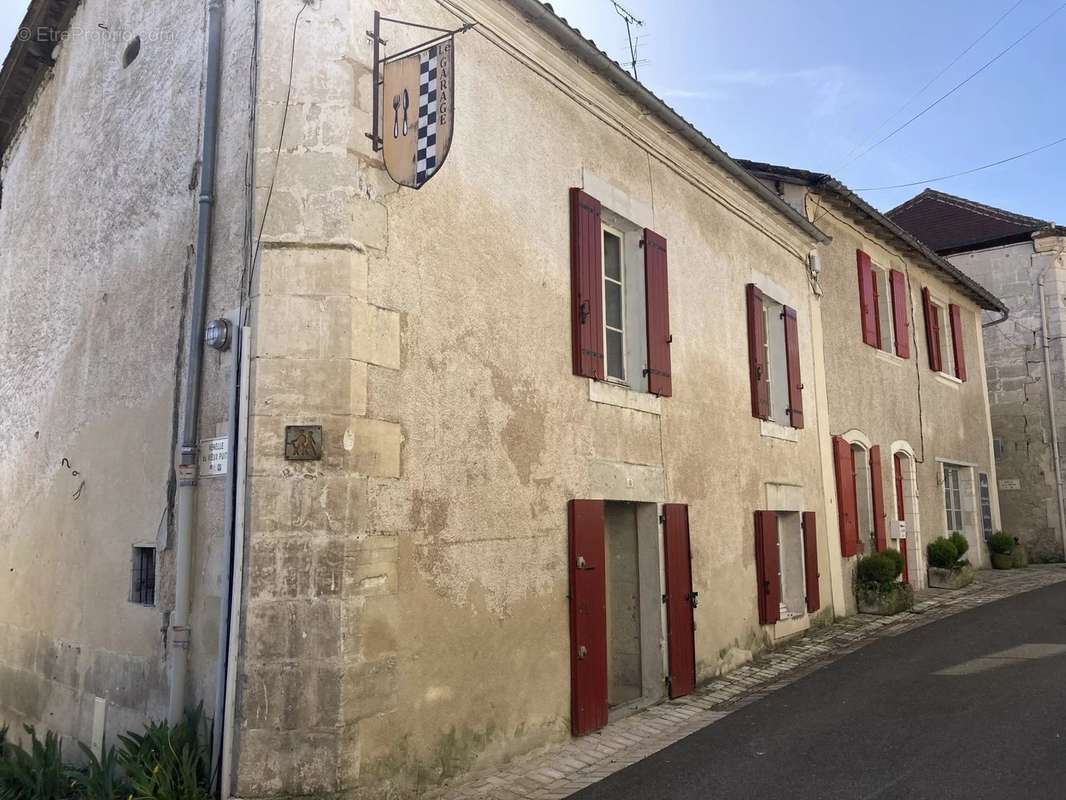 Maison à AUBETERRE-SUR-DRONNE