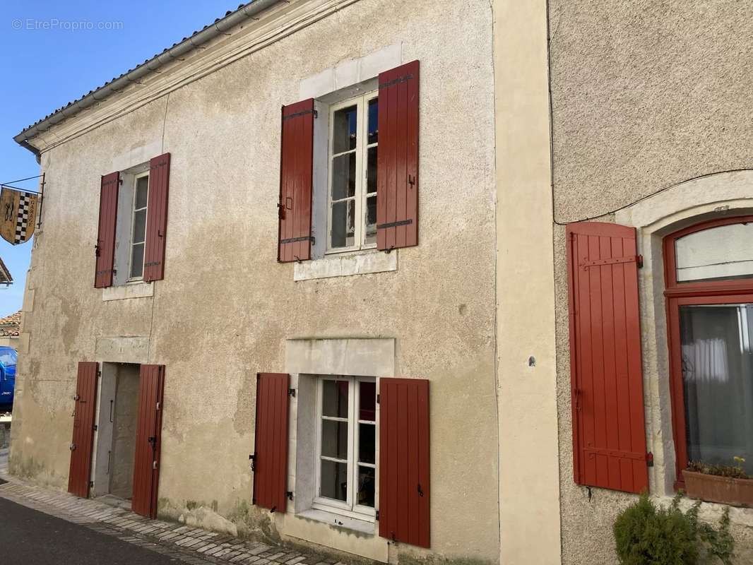 Maison à AUBETERRE-SUR-DRONNE