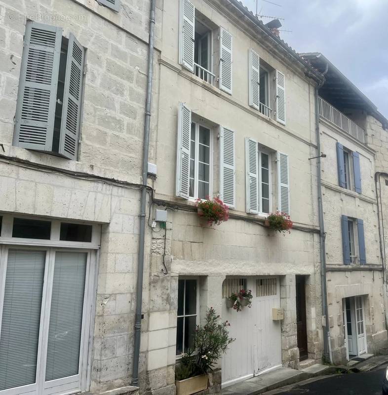 Maison à AUBETERRE-SUR-DRONNE