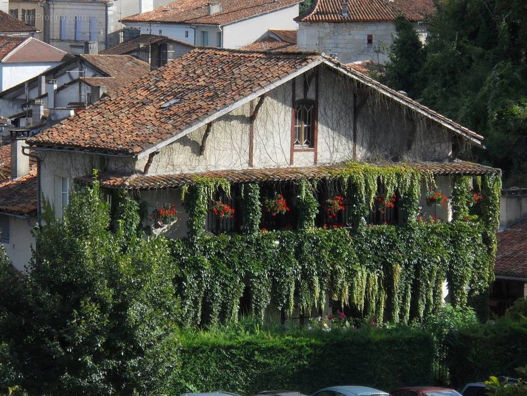 Maison à AUBETERRE-SUR-DRONNE