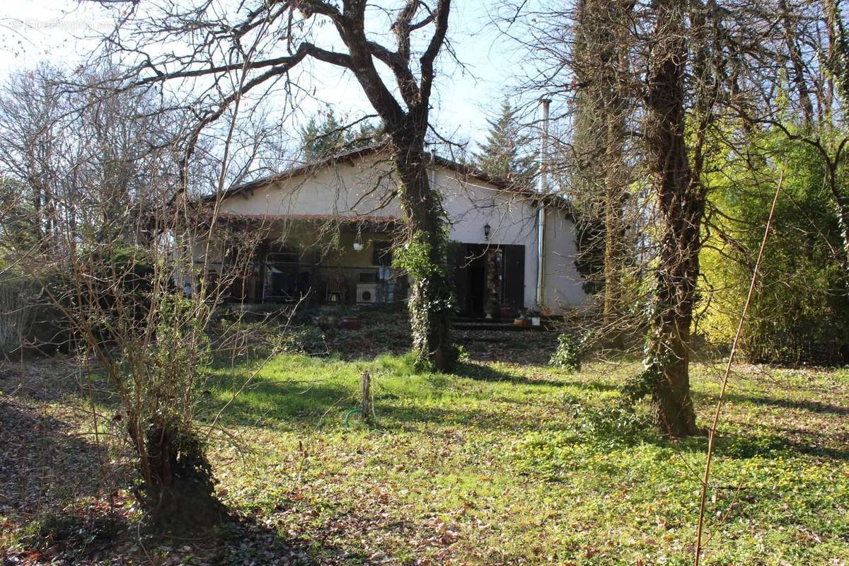 Maison à SAINT-QUENTIN-DE-CHALAIS