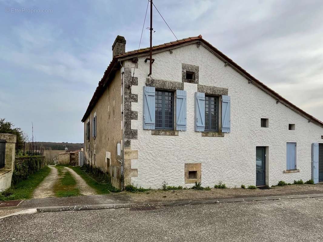 Maison à BONNES