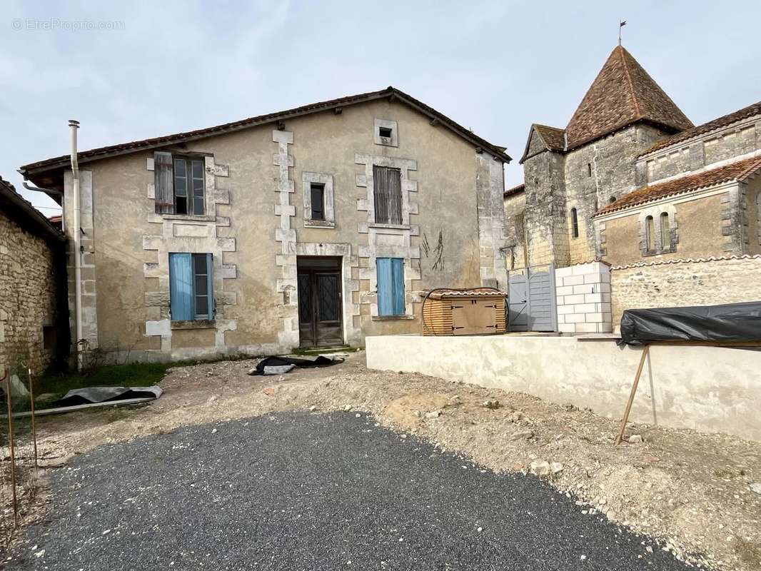 Maison à BONNES