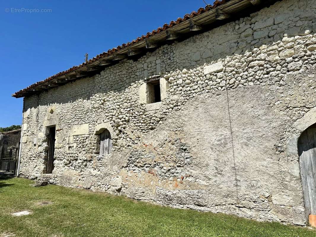 Maison à BONNES