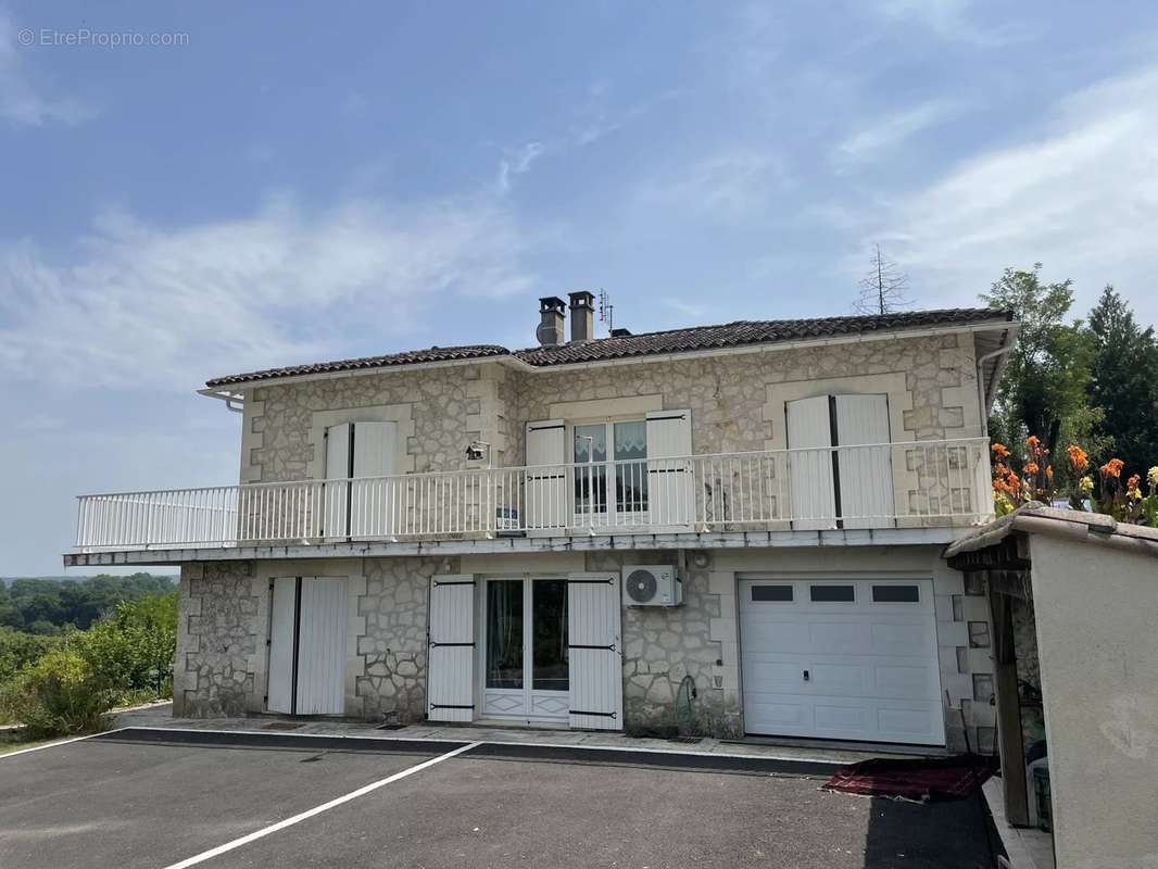 Maison à AUBETERRE-SUR-DRONNE