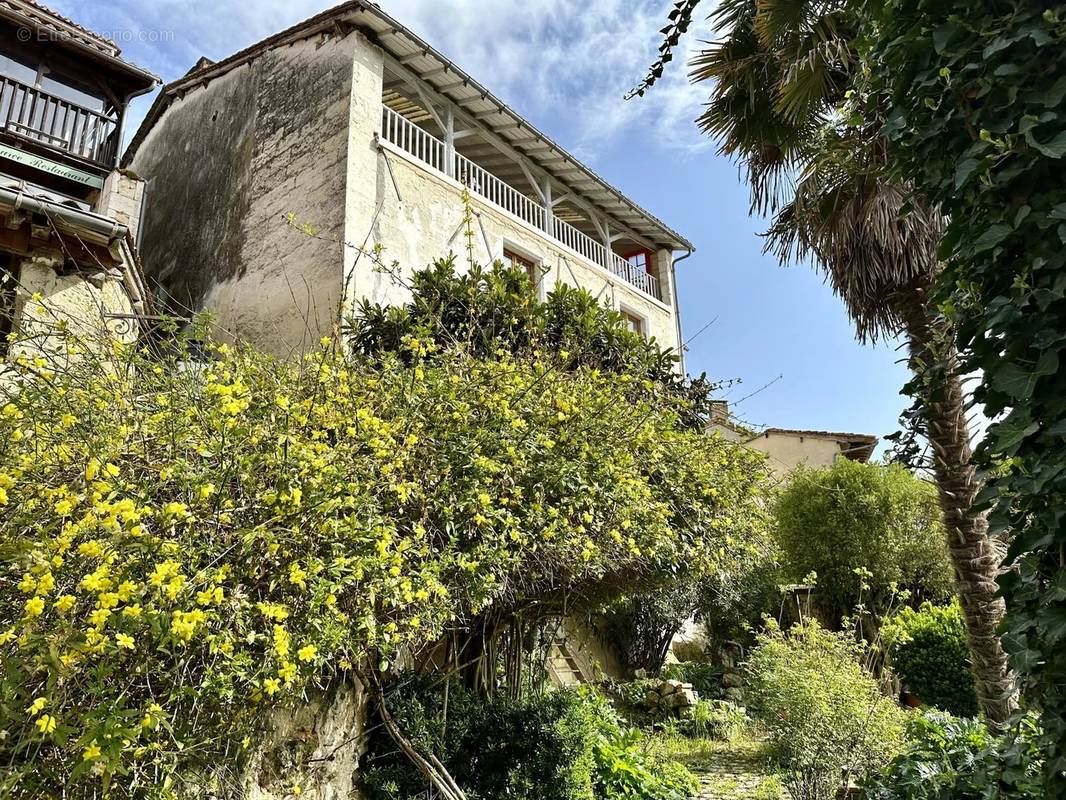 Maison à AUBETERRE-SUR-DRONNE