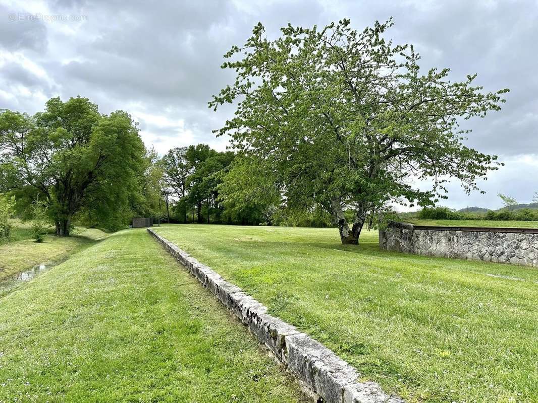 Maison à BONNES