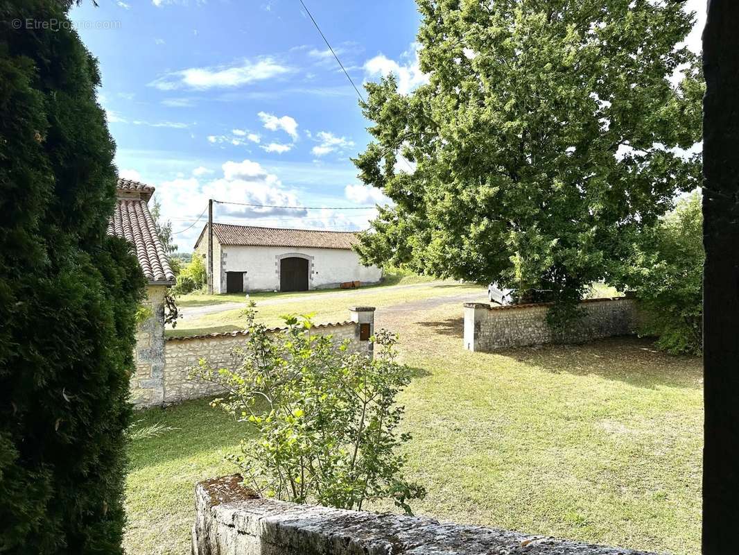 Maison à AUBETERRE-SUR-DRONNE