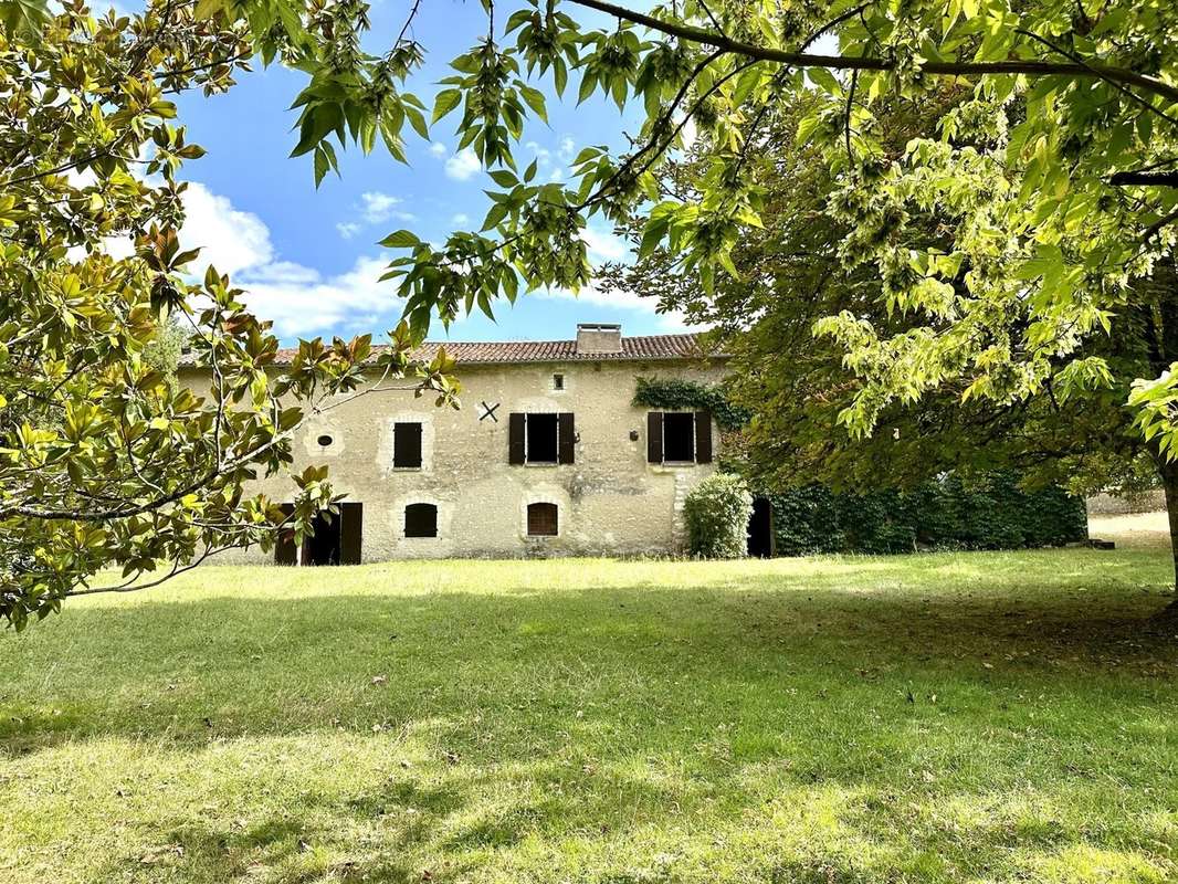 Maison à AUBETERRE-SUR-DRONNE