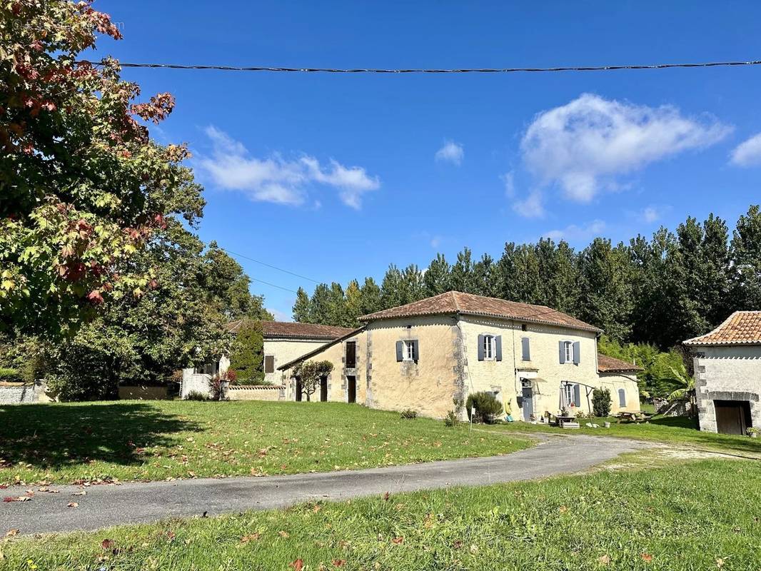 Maison à AUBETERRE-SUR-DRONNE