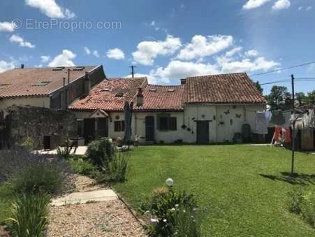 Maison à MAGNAC-LAVAL