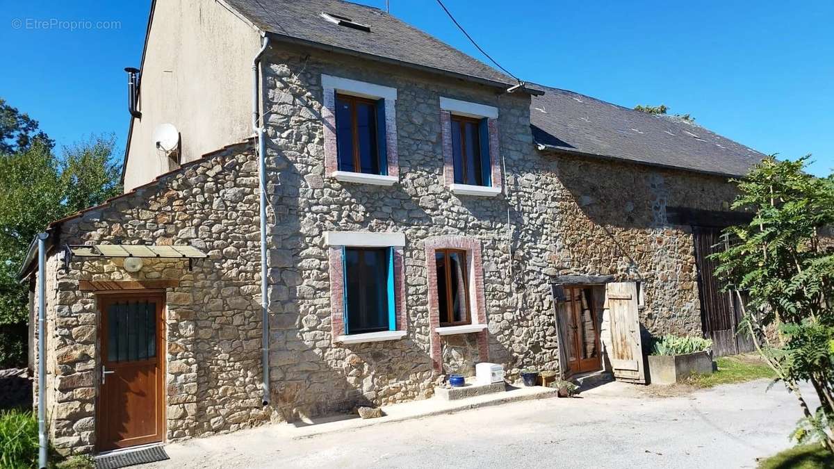 Maison à ARNAC-LA-POSTE