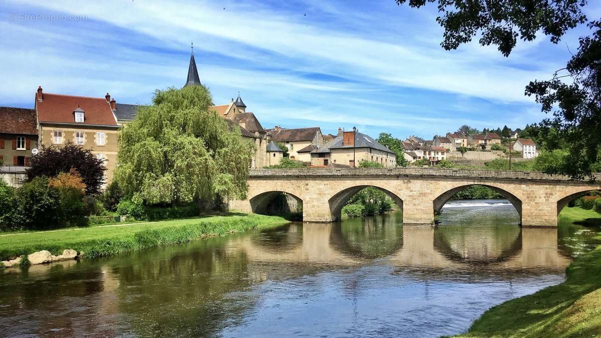 Maison à LA CELLE-DUNOISE