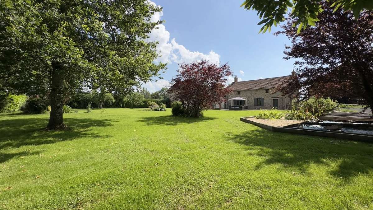 Maison à BOUSSAC