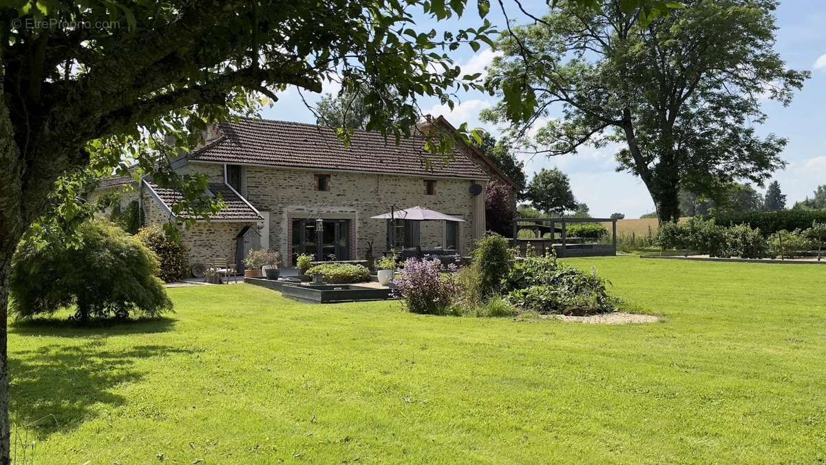 Maison à BOUSSAC