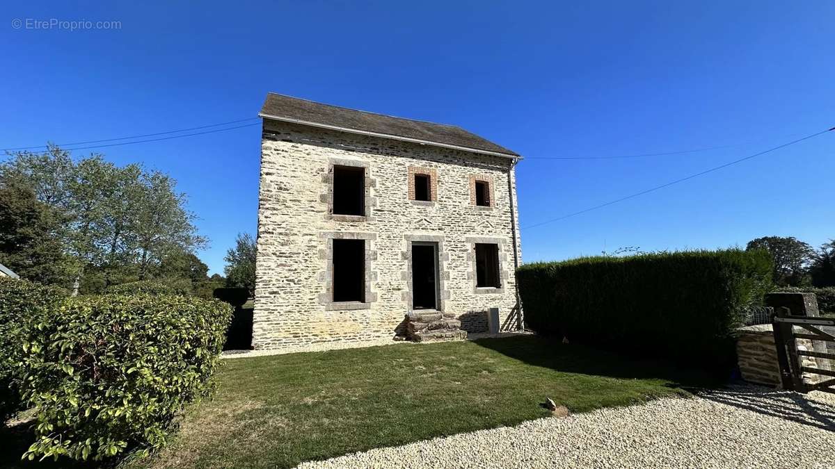 Maison à BOUSSAC