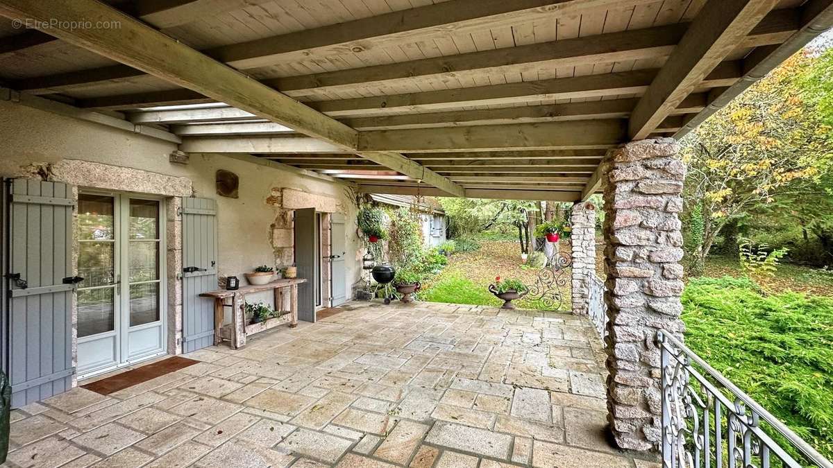 Maison à BOUSSAC