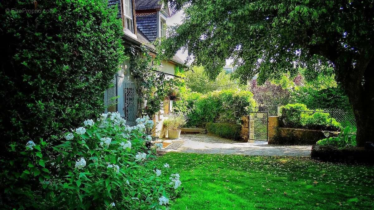 Maison à BOUSSAC