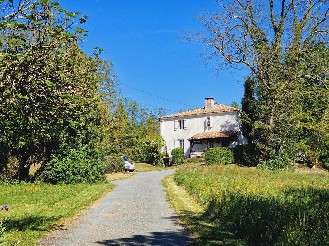 Maison à LAUZUN