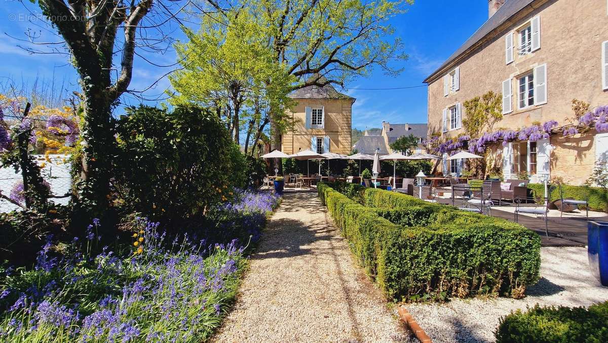 Commerce à MONTIGNAC