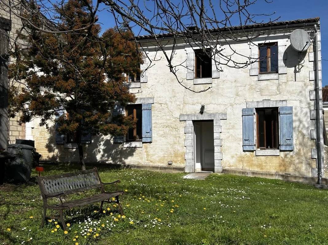 Maison à SAINT-THOMAS-DE-CONAC