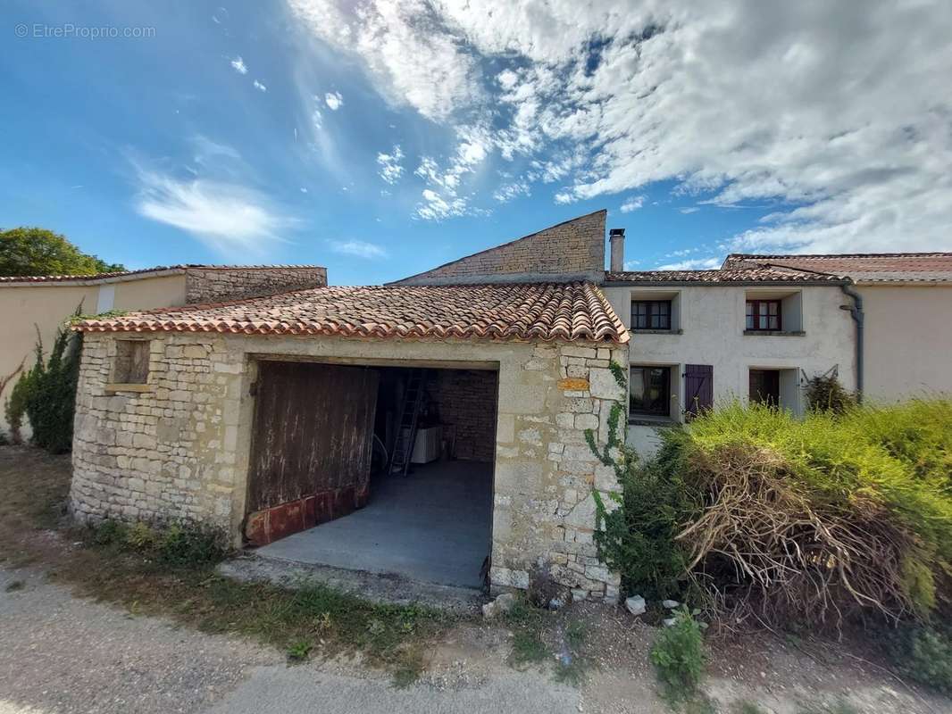 Maison à SAINT-MANDE-SUR-BREDOIRE