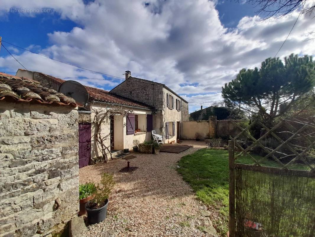 Maison à SAINT-MANDE-SUR-BREDOIRE