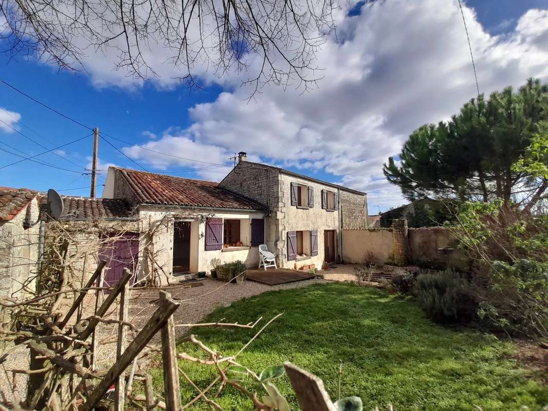 Maison à SAINT-MANDE-SUR-BREDOIRE