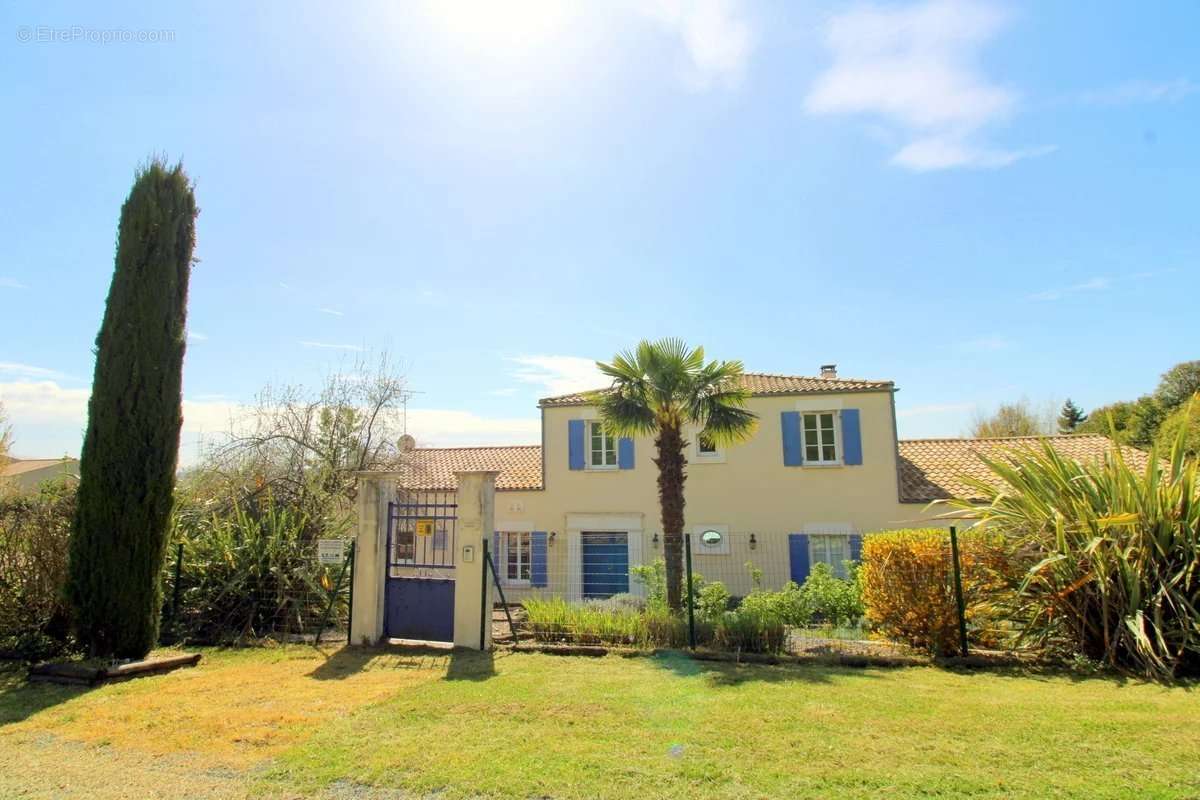 Maison à JARNAC-CHAMPAGNE