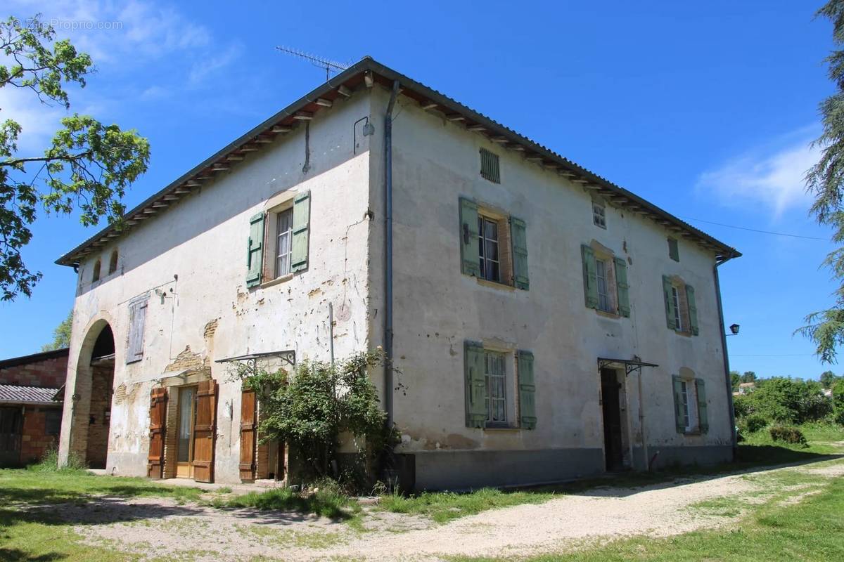 Maison à MONCLAR-DE-QUERCY