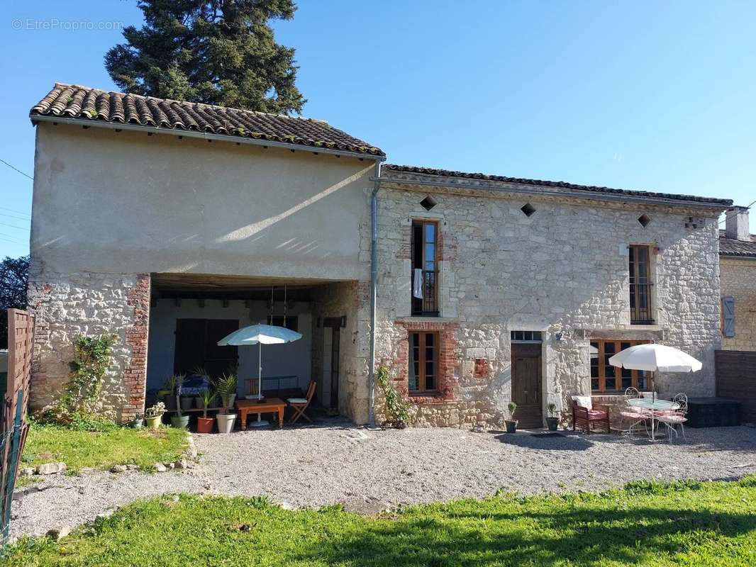 Maison à CAHUZAC-SUR-VERE