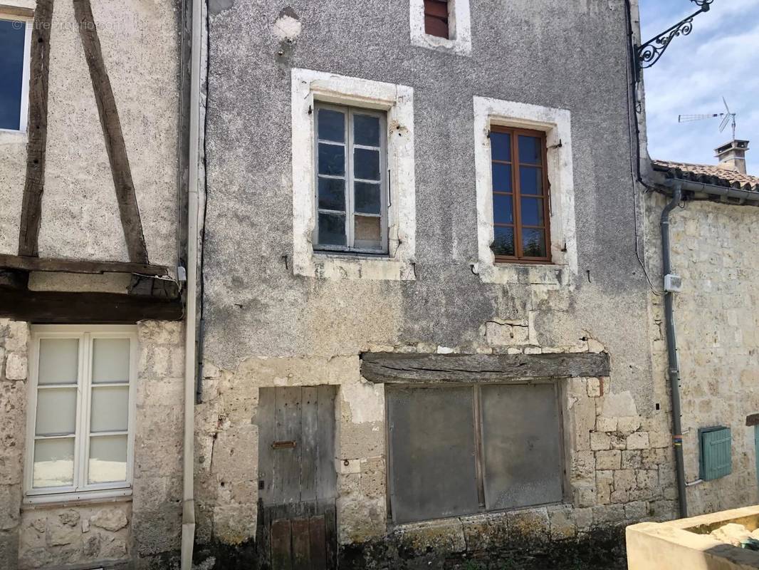 Maison à BEAUVILLE