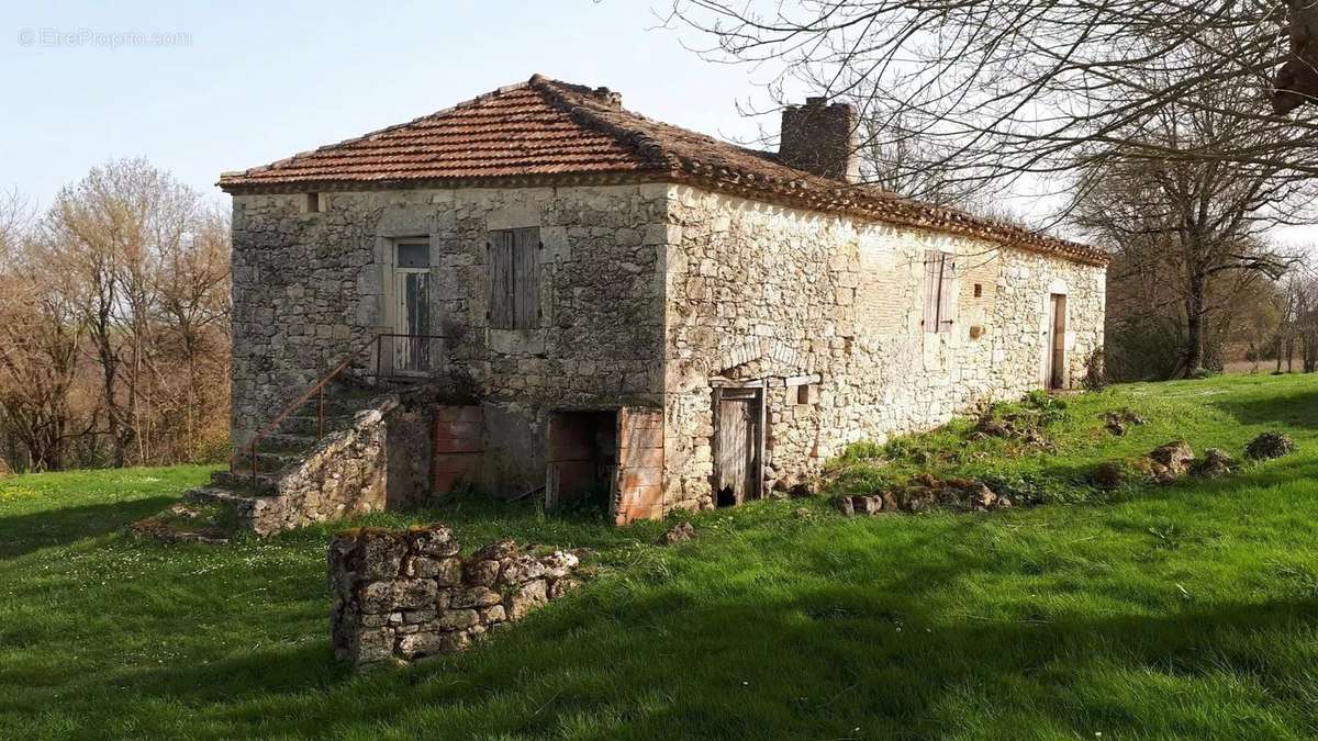 Maison à MONTAIGU-DE-QUERCY