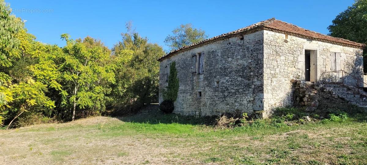 Maison à MONTAIGU-DE-QUERCY