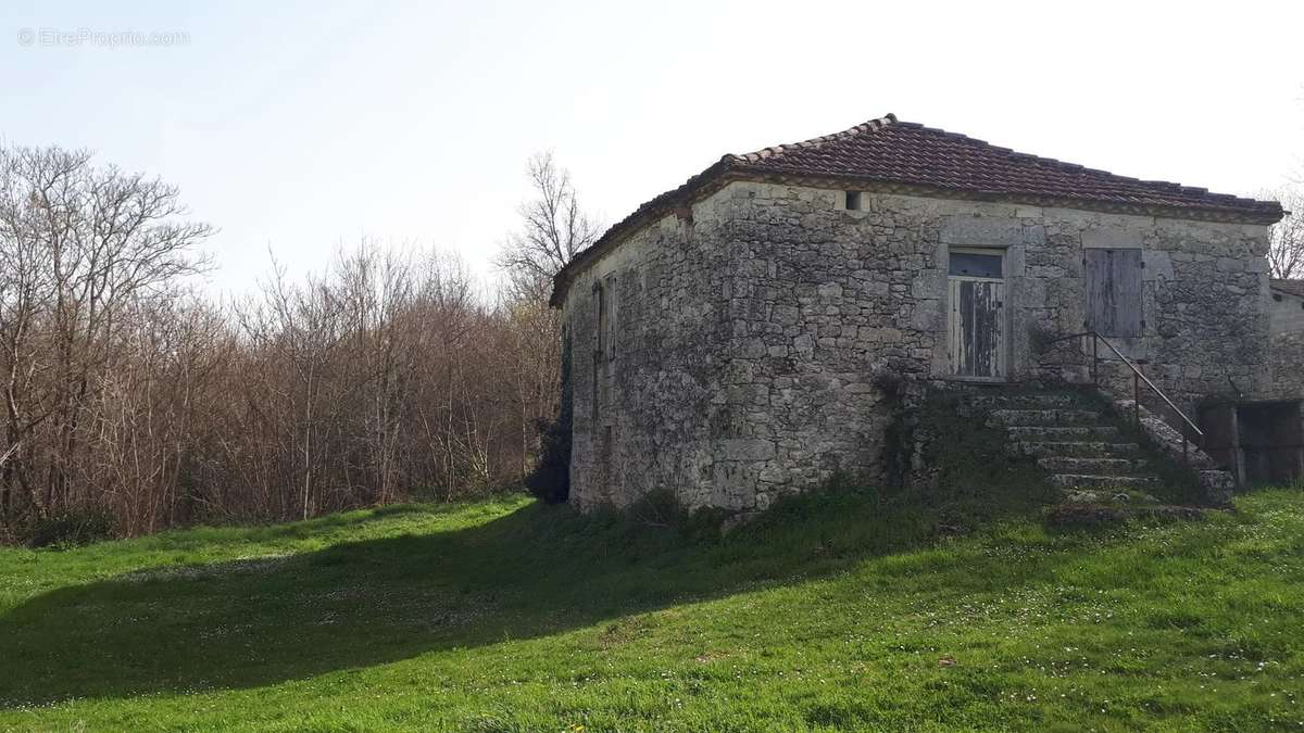 Maison à MONTAIGU-DE-QUERCY