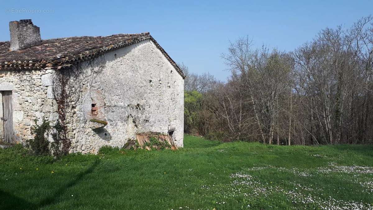 Maison à MONTAIGU-DE-QUERCY