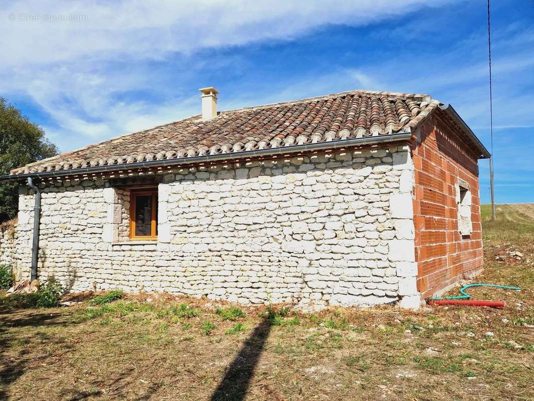 Maison à MONTAIGU-DE-QUERCY