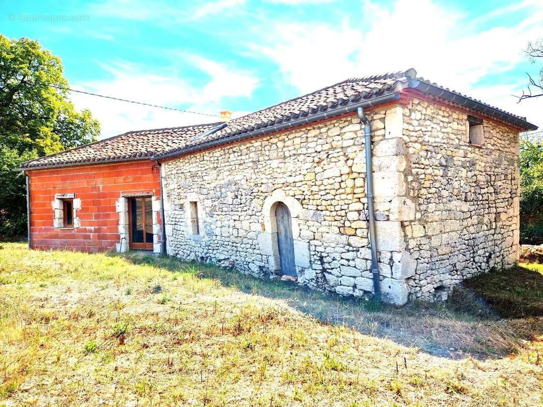 Maison à MONTAIGU-DE-QUERCY